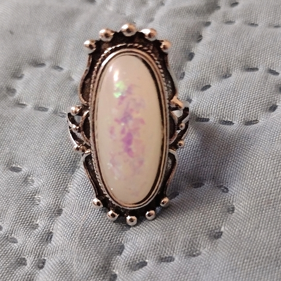 NWOB silver tone moonstone ring - Picture 3 of 8